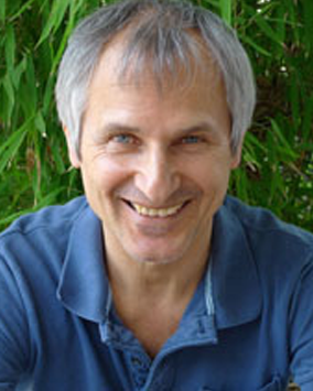 Klaus E. Schmoegner Klaus E. Schmoegner, Facharzt für Mund-Kiefer-Gesichts-Chirurgie und Fachzahnarzt für Oralchirurgie
